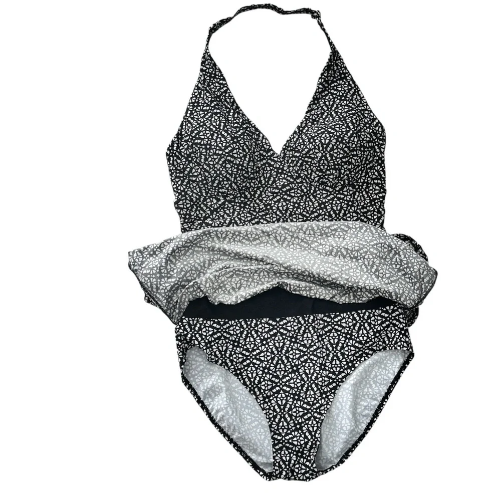 L.L. Bean Slimming Skirted One-Piece Swimsuit - UPF 40+, 10 Regular - Picture 9 of 12